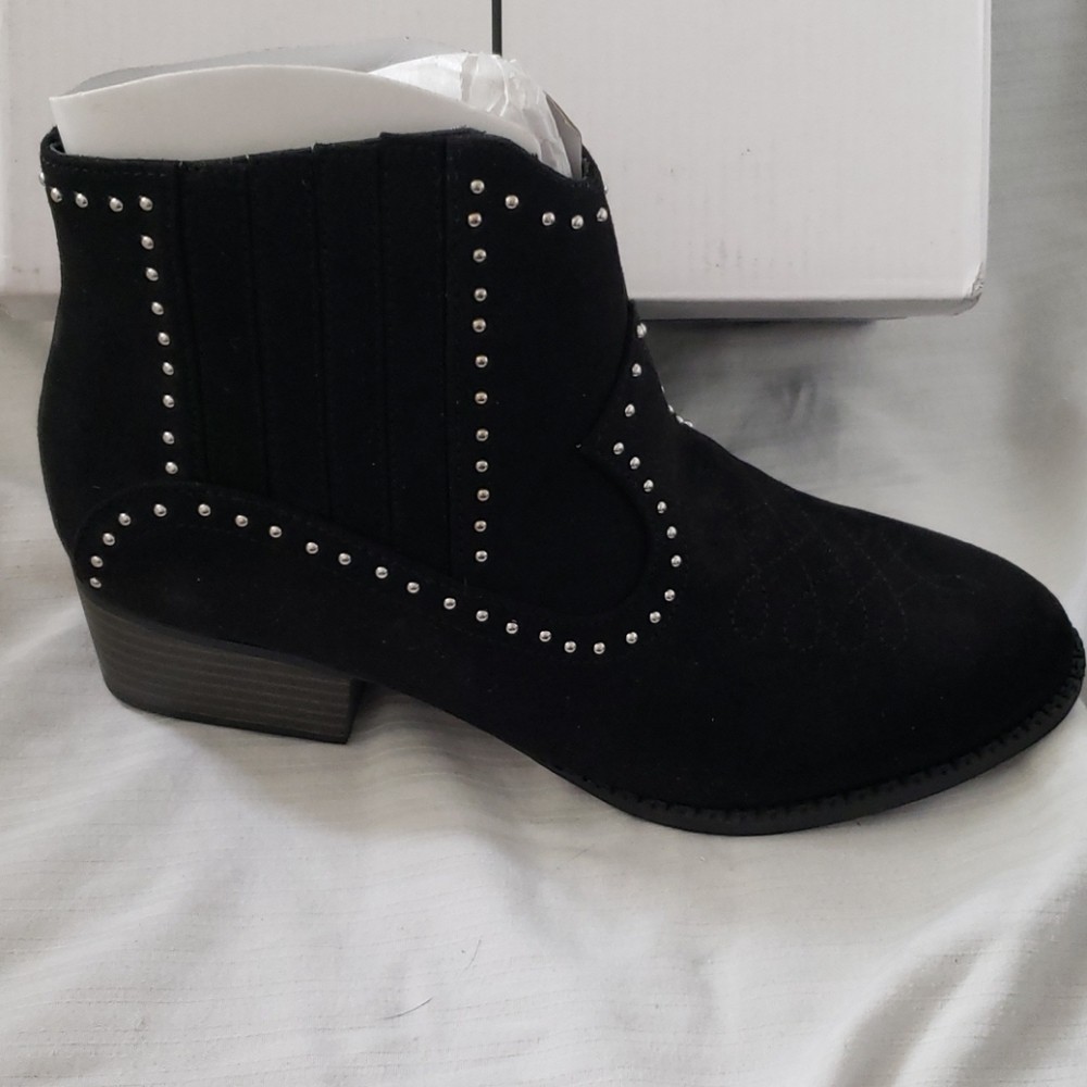 Boots - Picture 5 of 6